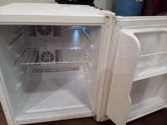Black & Decker Mini Fridge  Thumbnail