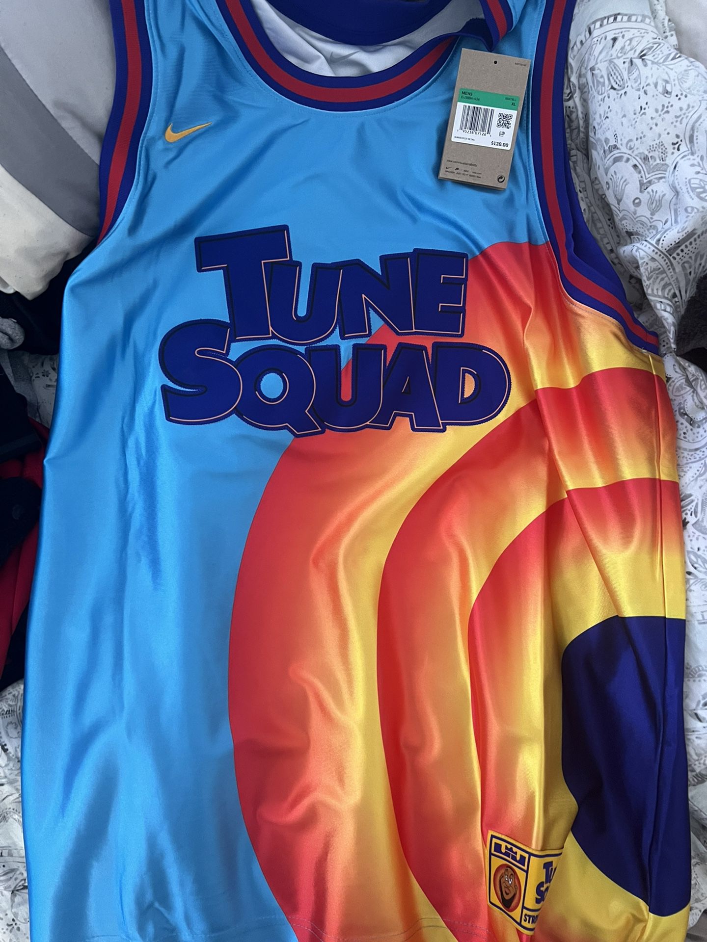 Tune squad Jersey XL