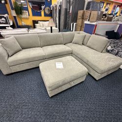 Brand new thomasville 2pc sectional with storage ottoman & accent pillows 