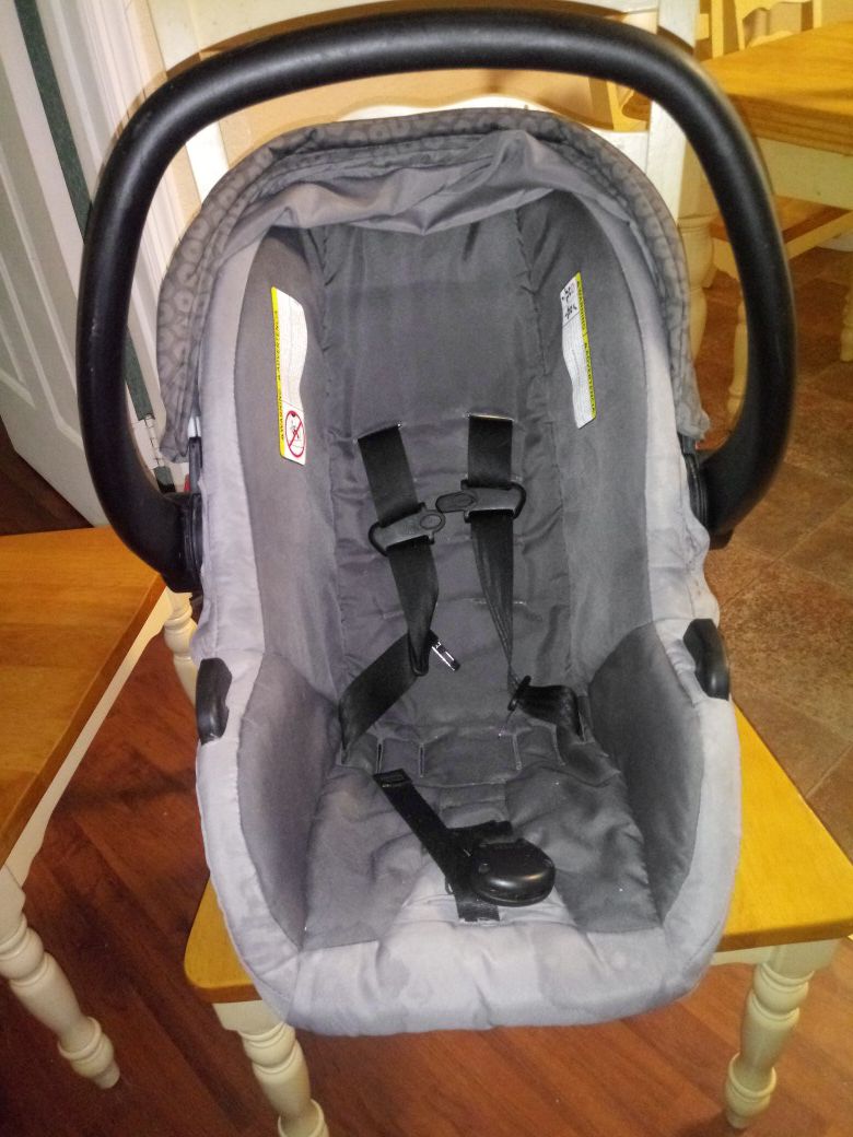 Urbini infant car seat