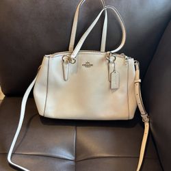 ✨ Chic Off-White Coach Purse! 👜
