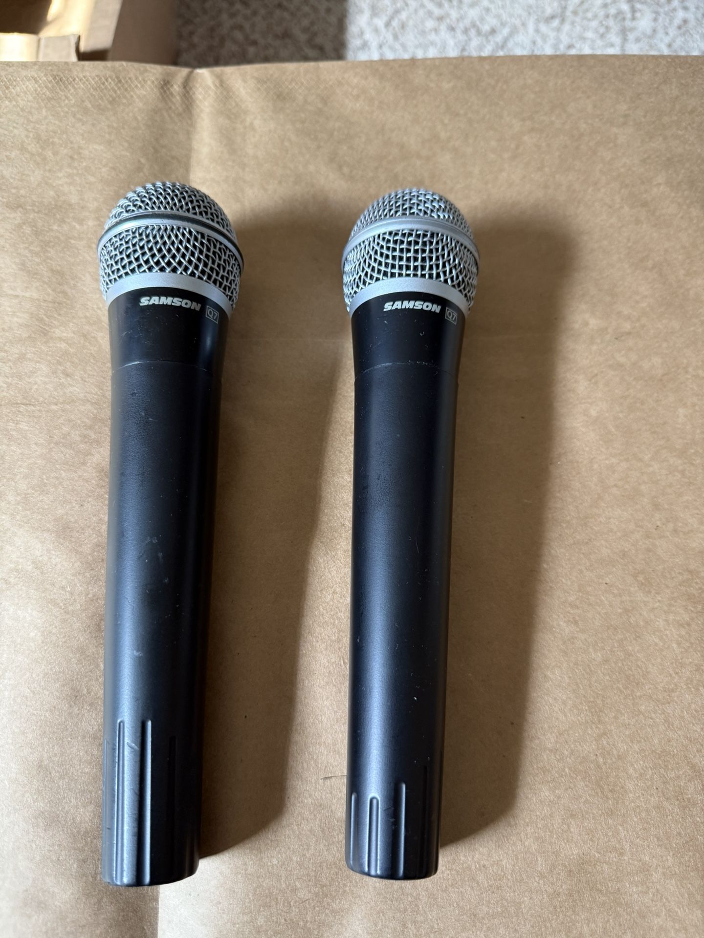 Samson Q7 Wireless Microphones (2)