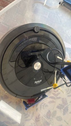 Roomba robot works