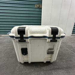 Otterbox Venture 25 qt Hard Cooler