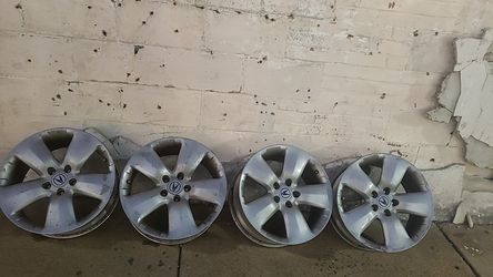 Four matching 18inch Acura rims for sale