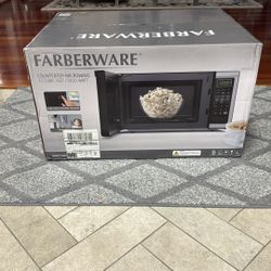 New Farberware Microwave 