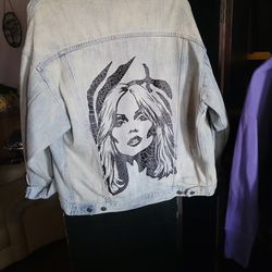Blondie obey Jean jacket.
Medium