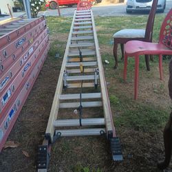 28 Ft Fiberglass Glidesafe Extension Ladder 