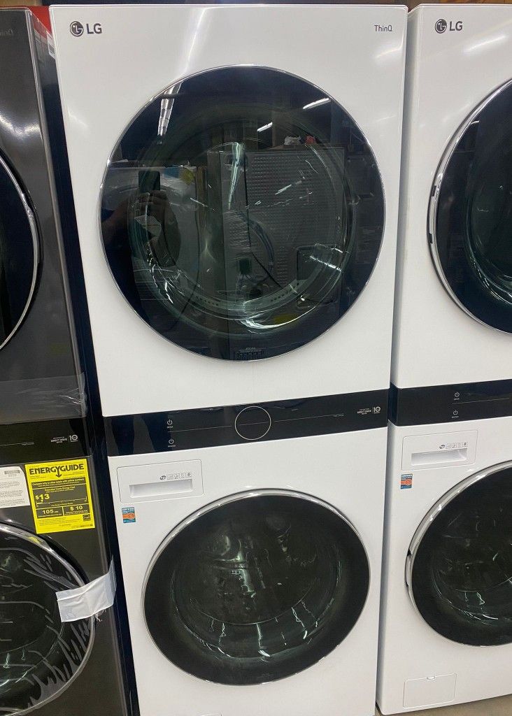 LG 27 in. White WashTower Laundry Center with 4.5 cu. ft. Washer and 7.4 cu. ft. Dryer U S
