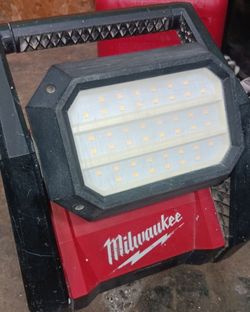 $35 Milwaukee flood light