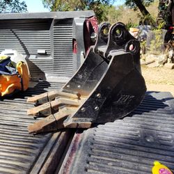 Mini Tag-A-Long Bucket. Yanmar. A-T12-V15BK