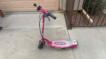 Razor E100 Sweet Pea electric scooter in pink electric scooter