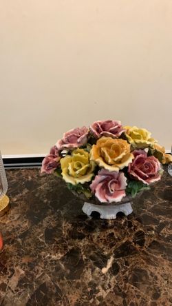 Antique flower vase I don’t know how much is worth