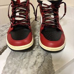 Jordan 1 Retro Chicago Black Toe