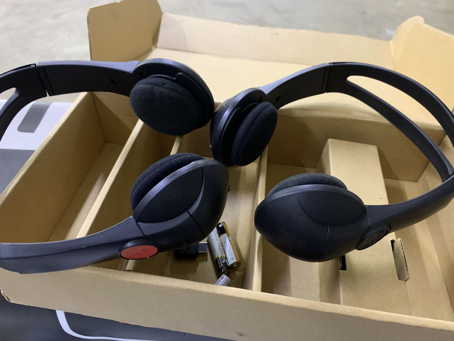 New! GM Chevy GMC Rear Entertainment Headset Headphone Wireless