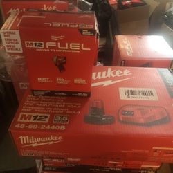 Milwaukee Stubby Impact Kit 1/4 & 3/8