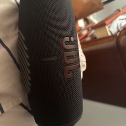 JBL Charge 5