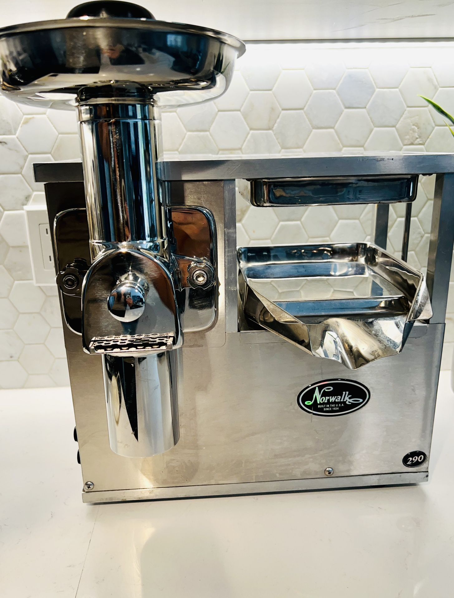 Norwalk Juicer Model 290 – Excellent Condition + Extras, image size:1456x1920