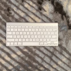 White  Apple Keyboard 