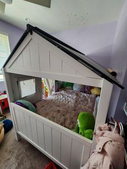 Playhouse bed