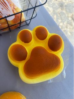 Slow Rise Paw Bread Squishy (Scented)