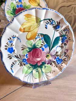 (6) vintage Italian Majolica plates featuring the popular Nove Rose floral pattern.