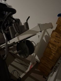 Leg Press Squat Machine