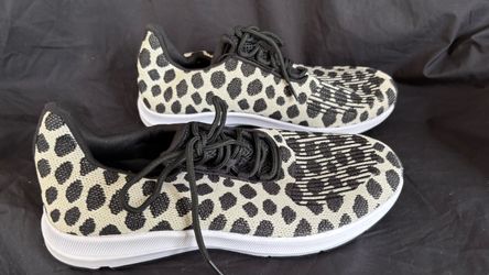 NWT Athletic Works memory comfort fit foam leopard-print sneakers featuring a black-and-ivory knit mesh pattern size 10