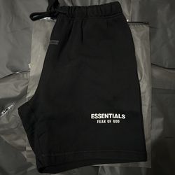 ESSENTIALS SHORTS