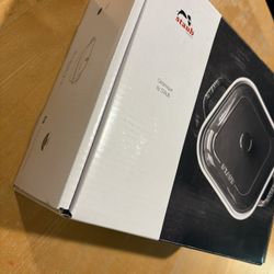 Staub- 9x9 Square Covered Baker-New