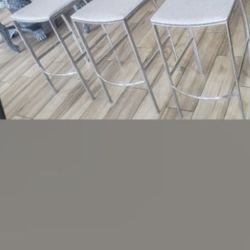 Beautiful 3 Pieces Exelent Condition Like New 