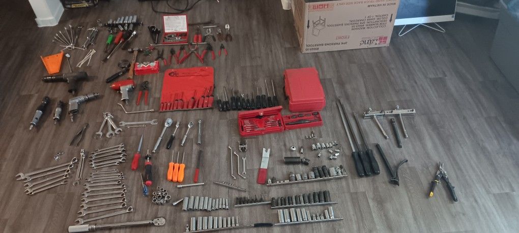Snap On And MAC TOOL LOT Ratchets Wrenches Sockets Tap Die Screwdrivers Air Tools Pliers