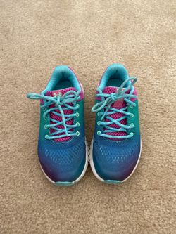 Like new - under armour kids shoes size 12