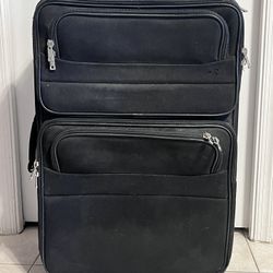 30 “ American Airlines Elegance Collection Rolling Luggage.