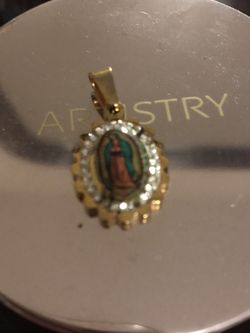 Gold medalla con small diamond