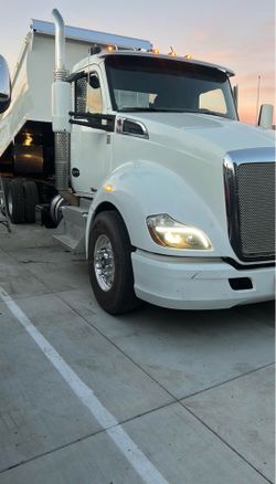 2015  kw dump truck
