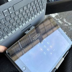 Ipad 9th Gen W Keyboard 64gb