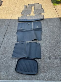 Tesla Y Juniper floor mats