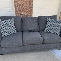 FREE DELIVERY 🚚🚛🚚Beautiful Lazy Boy Couch!!