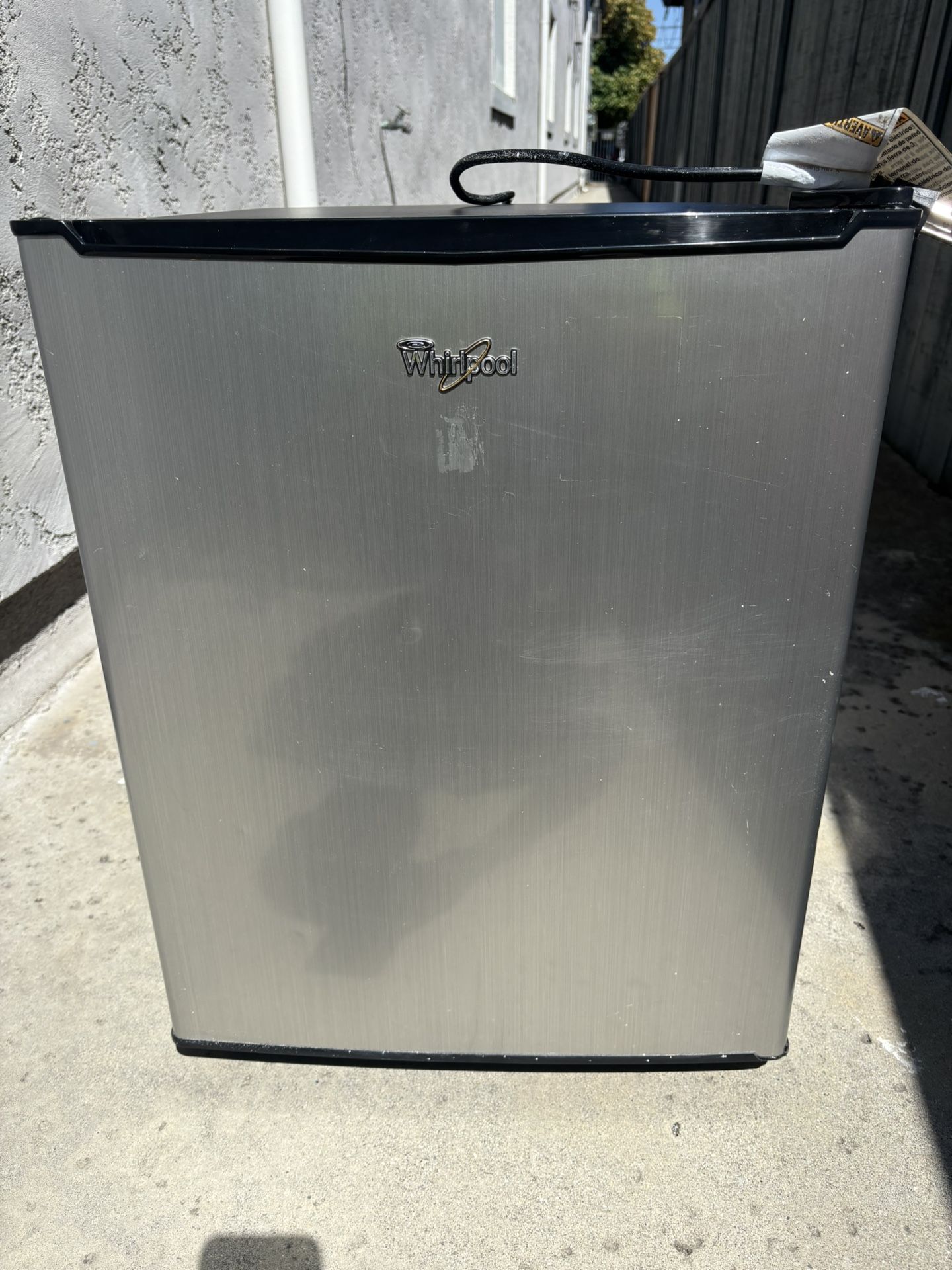 Whirlpool 2.7 cu ft Mini Refrigerator / Fridge, model WH27S1E (2ft L, 19 W, 19 1/2 depth)