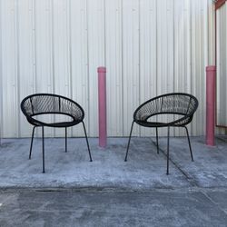 Outdoor Chairs - Modern Black Acapulco Style 