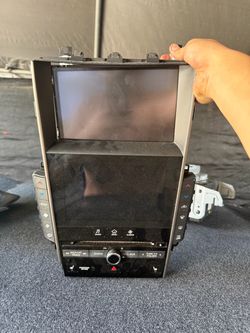 Q50 screen and radio