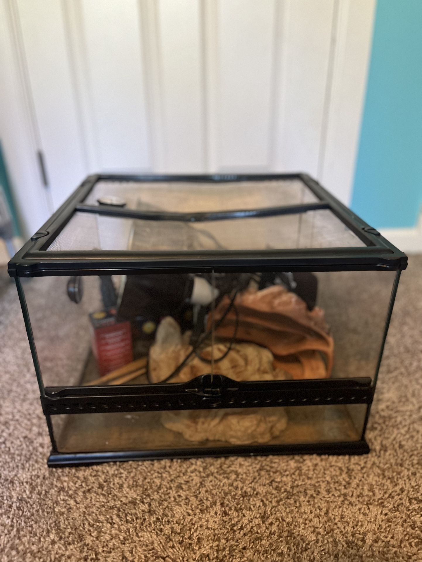 Reptile Tank And Accessories