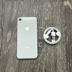 iPhone 8 Silver UNLOCKED FOR ALL CARRIERS!