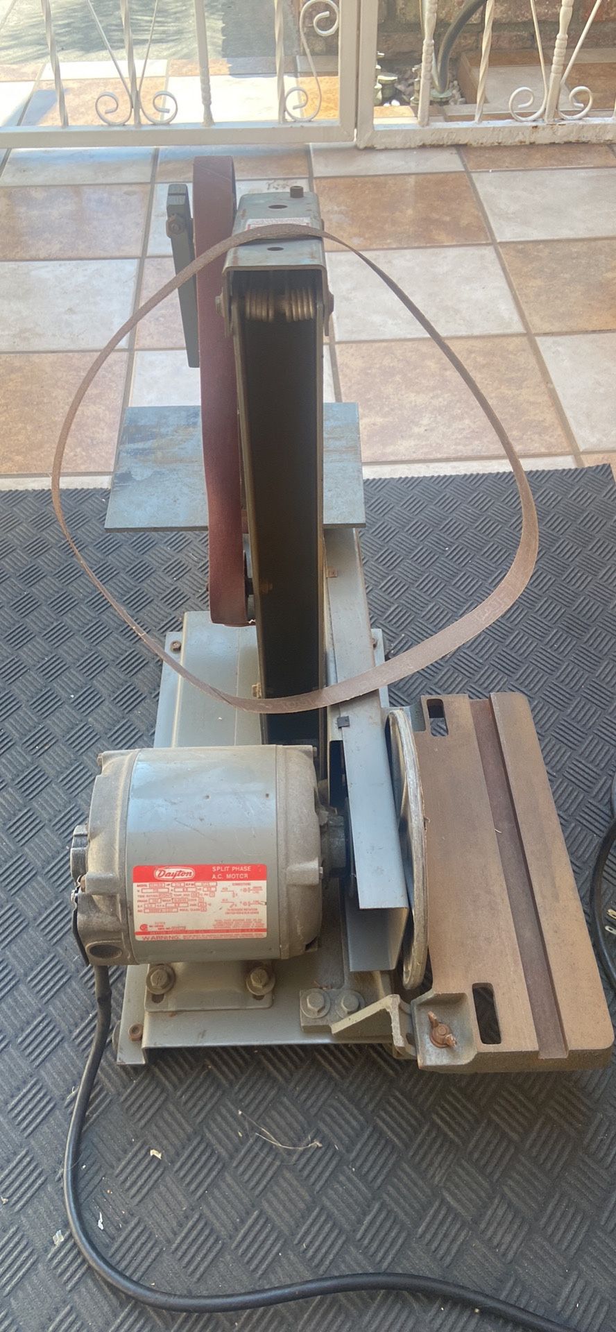 Dayton Heavy Duty Belt Sander And Grinder Made In USA New Belt + Extras Belt