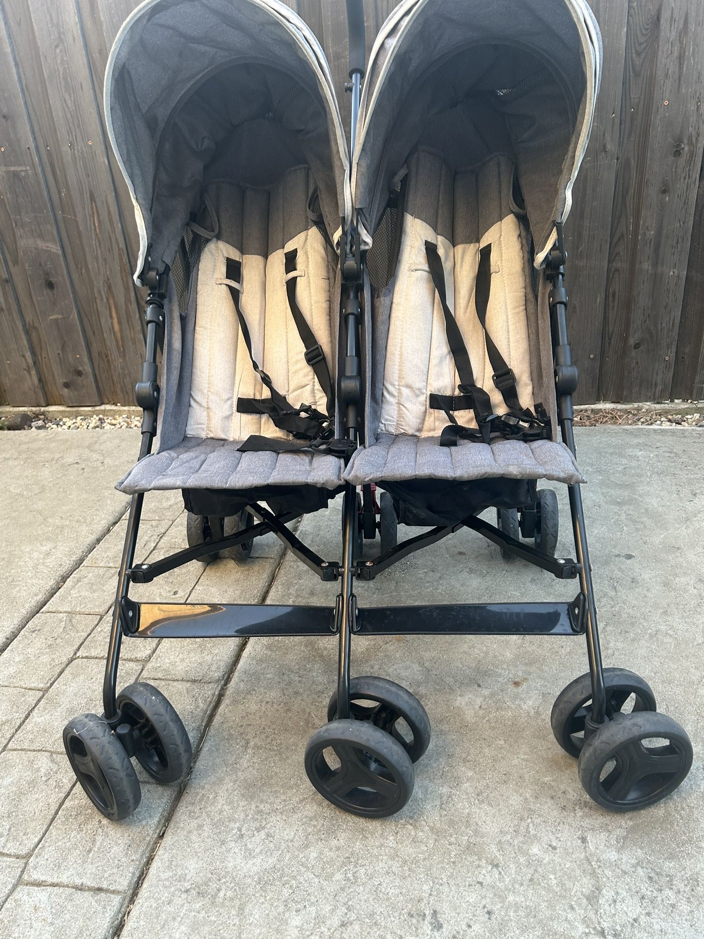 Dream On Me ) Grey 2 Seats Baby Stroller