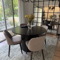 47” Round Pedestal Dining Table