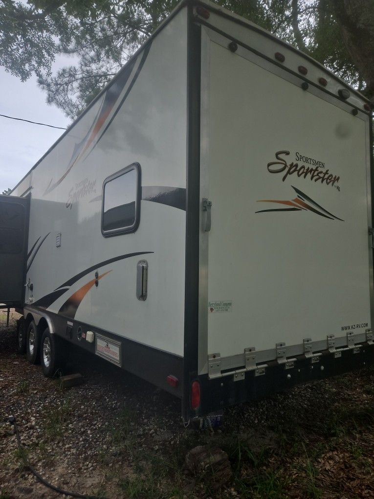Rv 2 Bedroom 4 BEDS 13950 TOY HAULER Y2015