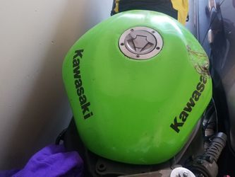 07 08 kawasaki zx6r fuel tank ONLY for Sale in Houston TX OfferUp