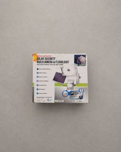 Solar Security Camera & Floodlight – Motion Activated